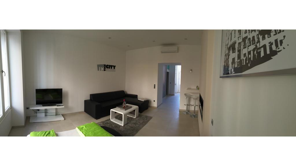 In The City Budapest Apartments Стая снимка